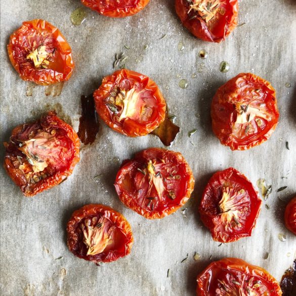 Uunissa kuivatut tomaatit